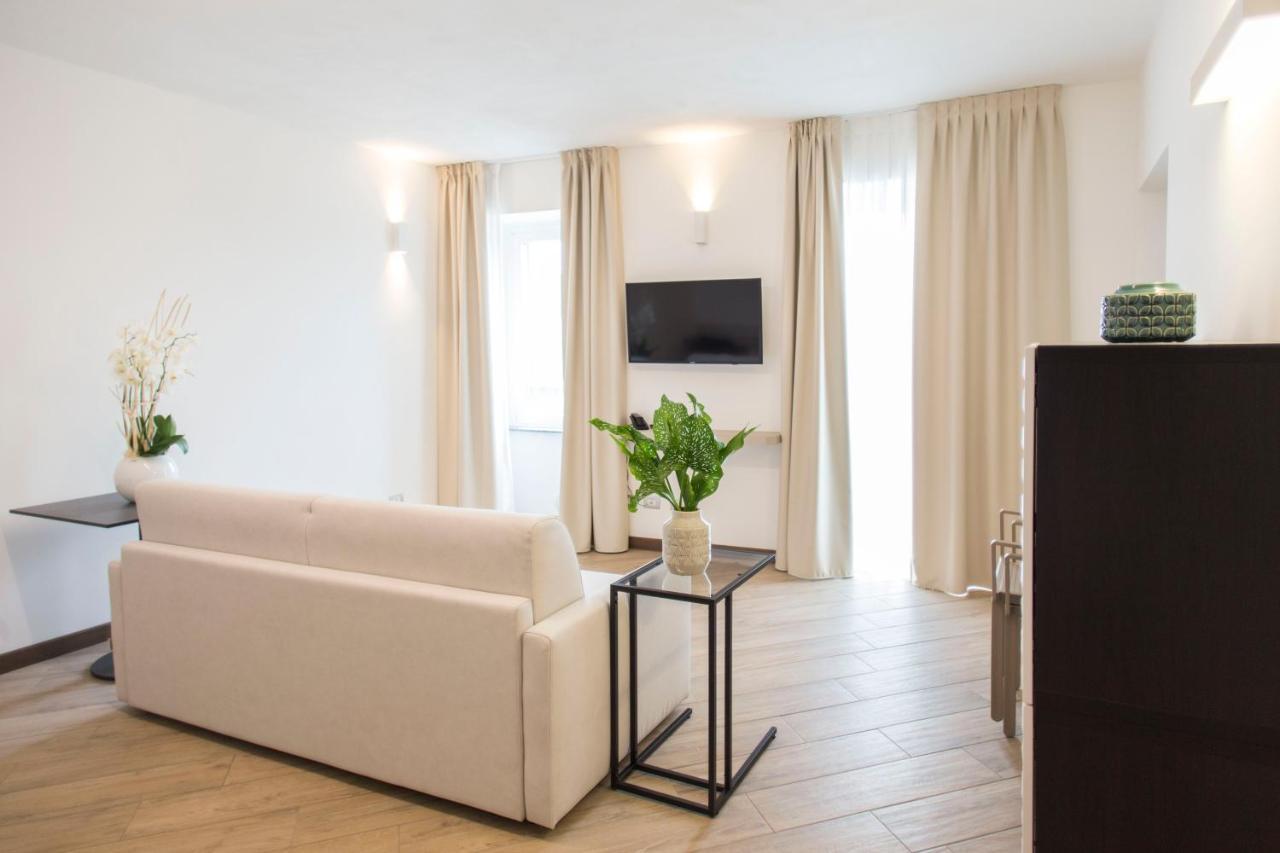 Hotel Ponti Angera Buitenkant foto