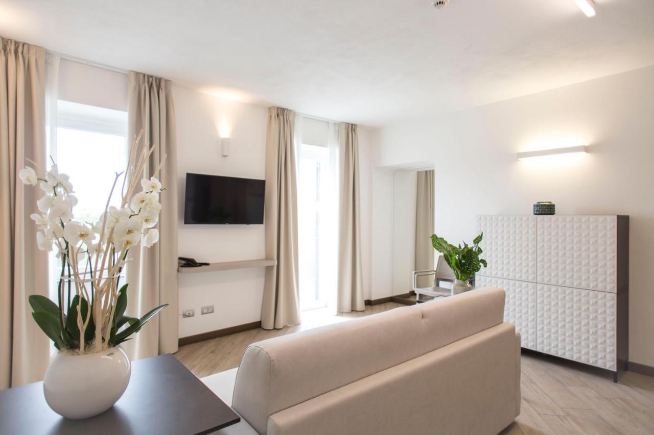 Hotel Ponti Angera Buitenkant foto