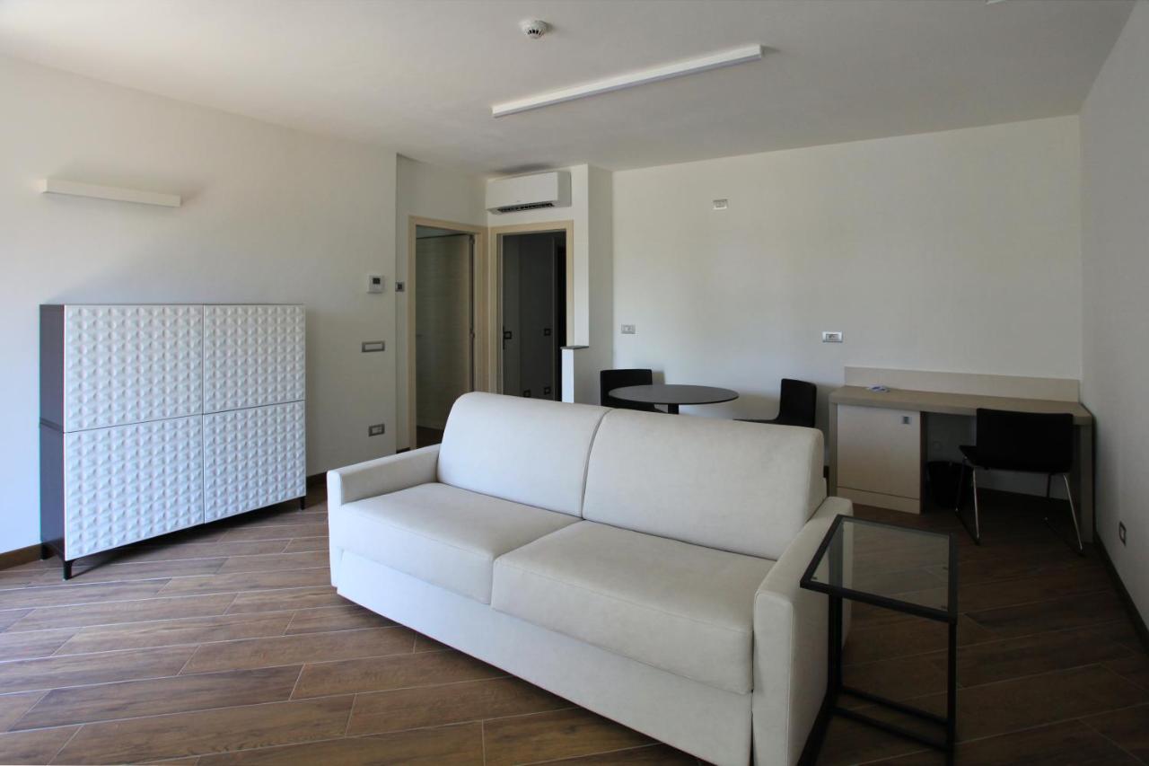 Hotel Ponti Angera Buitenkant foto