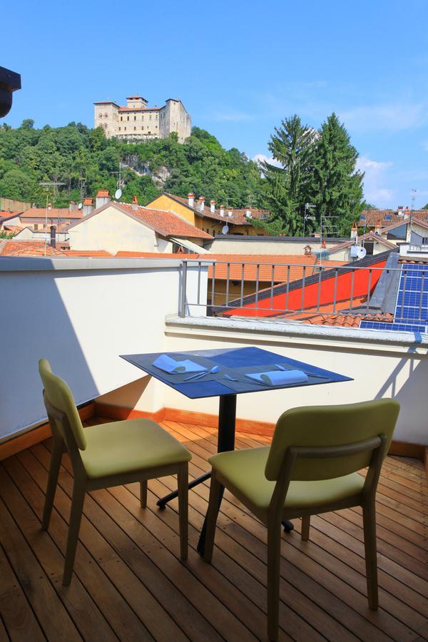 Hotel Ponti Angera Buitenkant foto