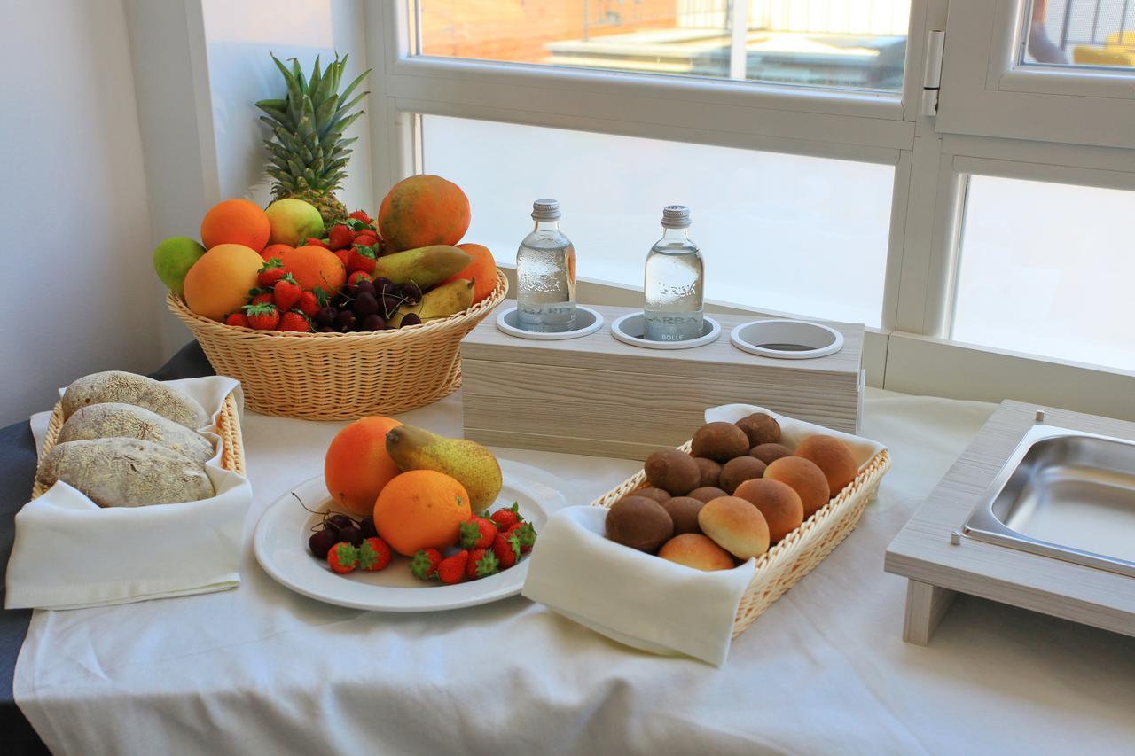 Hotel Ponti Angera Buitenkant foto