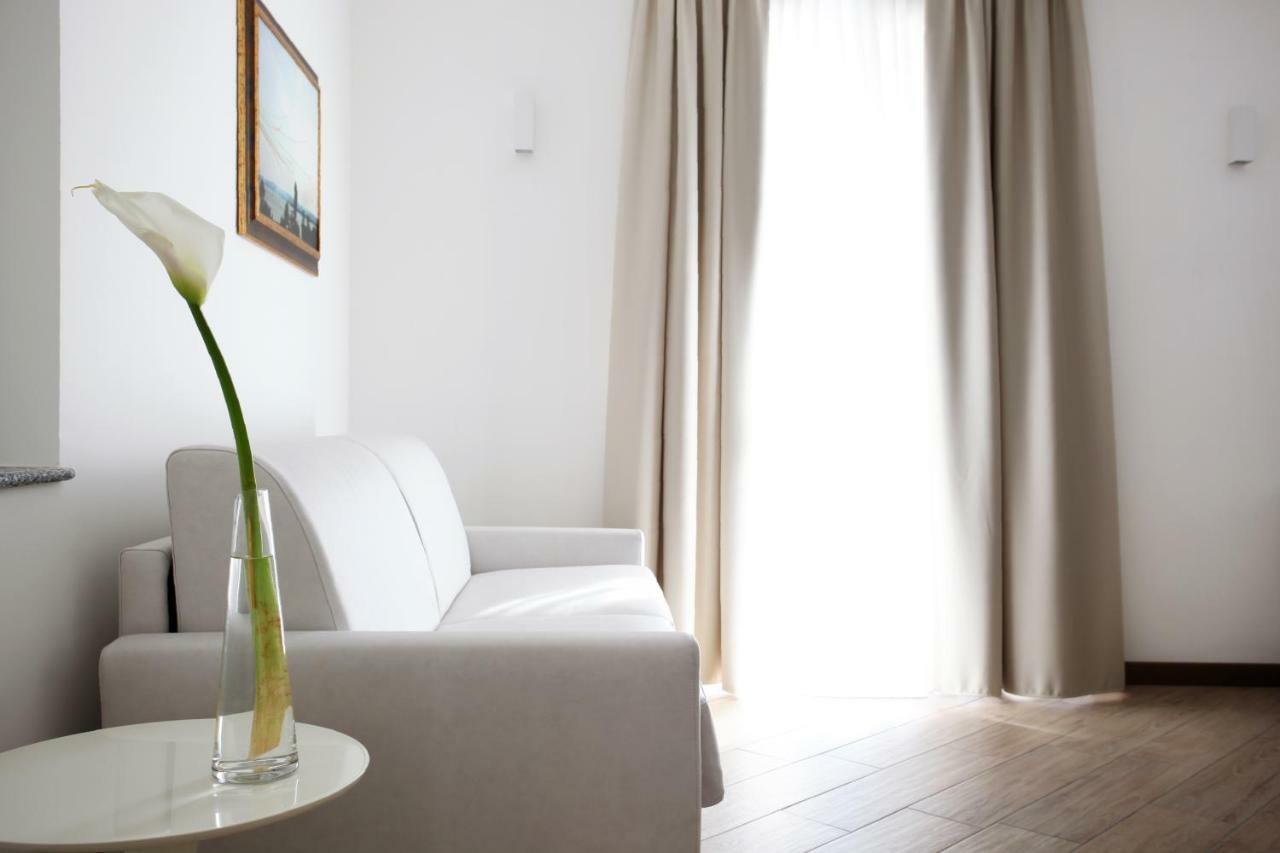 Hotel Ponti Angera Buitenkant foto
