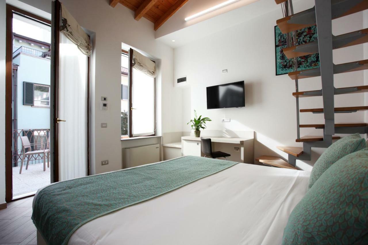 Hotel Ponti Angera Buitenkant foto